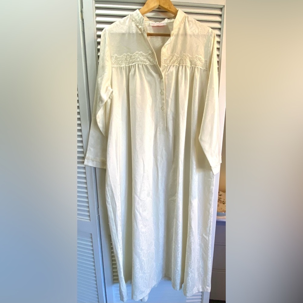 Oscar de la Renta Pink Label Cream Long Nightgown - Picture 5 of 5